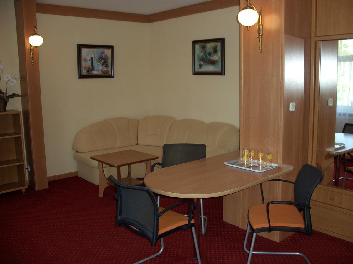 Hotel Alga Ustka Exteriör bild