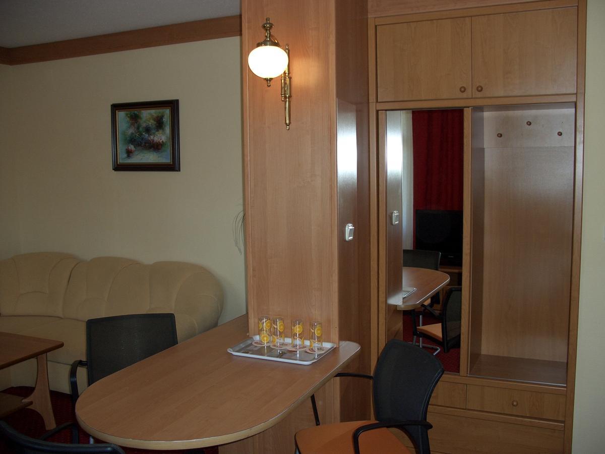 Hotel Alga Ustka Exteriör bild